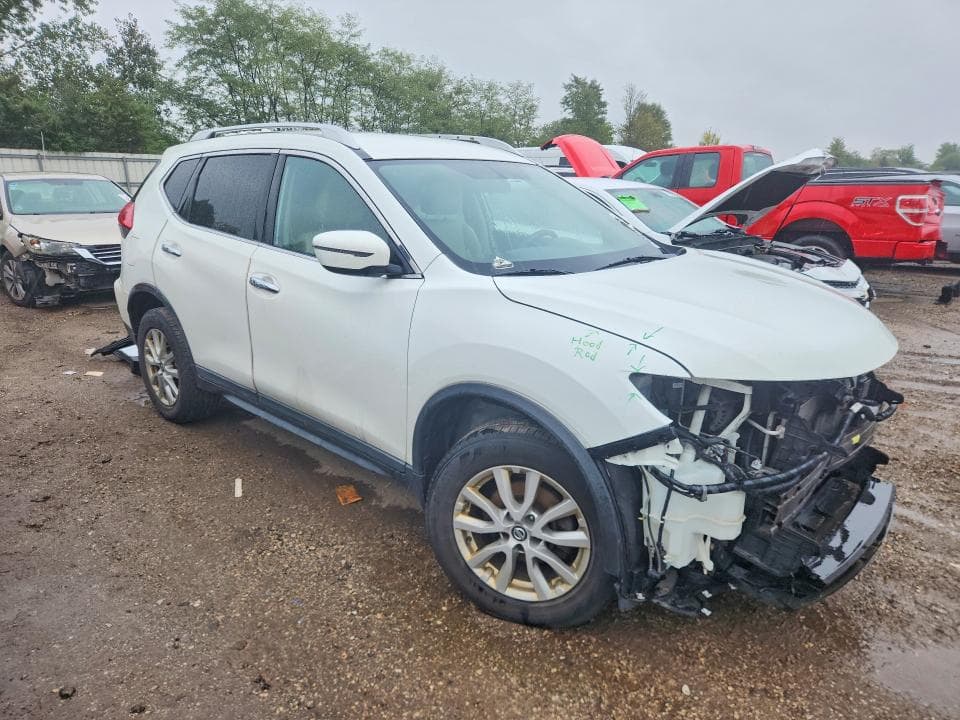 2017 NISSAN ROGUE SV 4