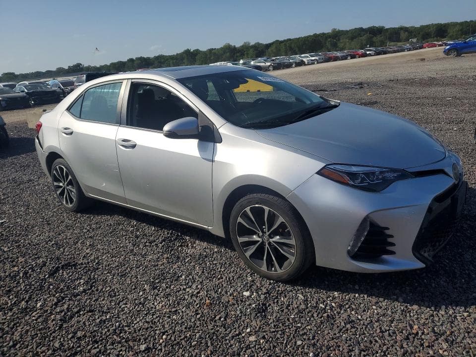 2017 TOYOTA COROLLA SE 4