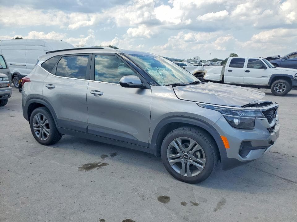 2021 KIA SELTOS S 4