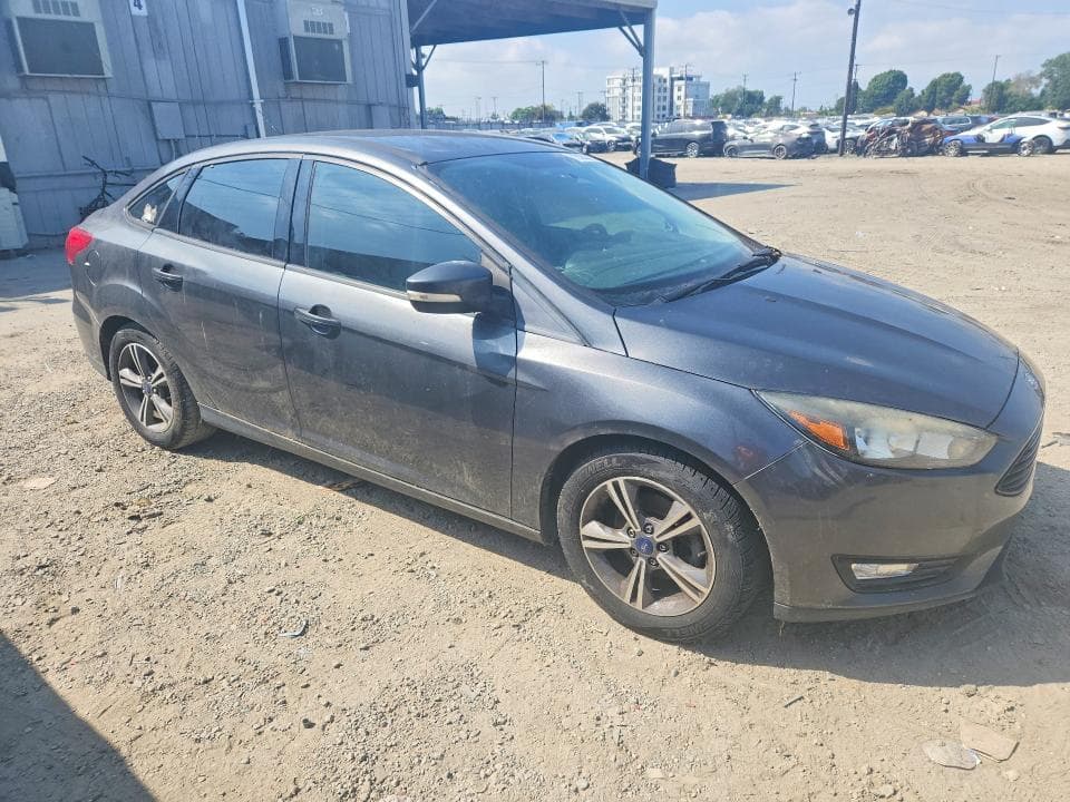 2017 FORD FOCUS SE 4