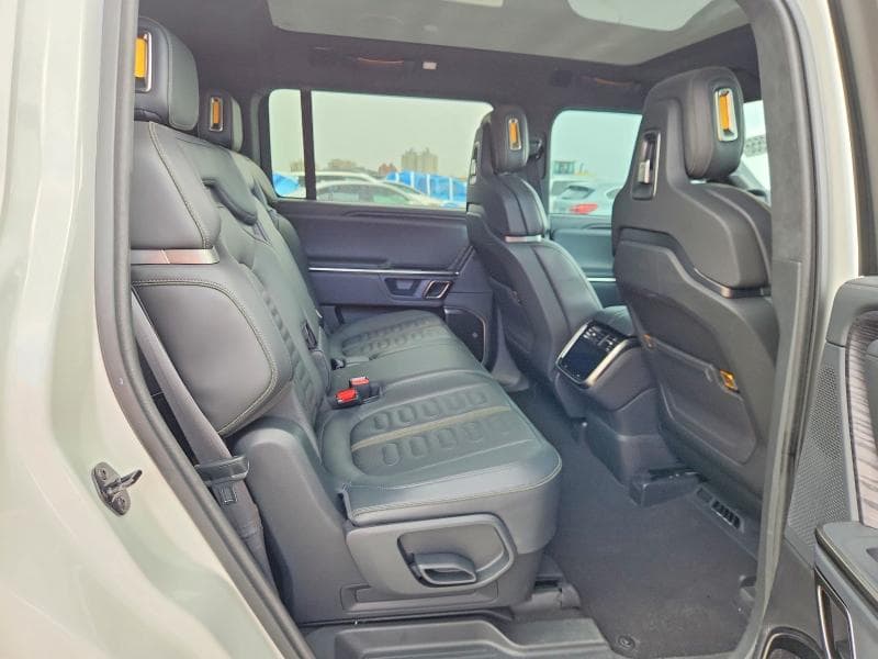 2023 RIVIAN R1S LAUNCH EDITION 11