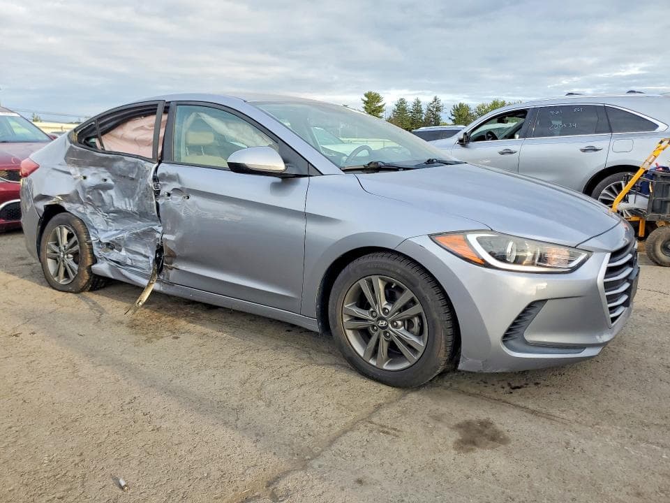 2017 HYUNDAI ELANTRA SE 4