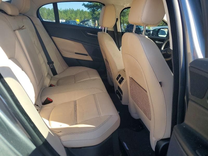 2017 JAGUAR XE PRESTIGE 10