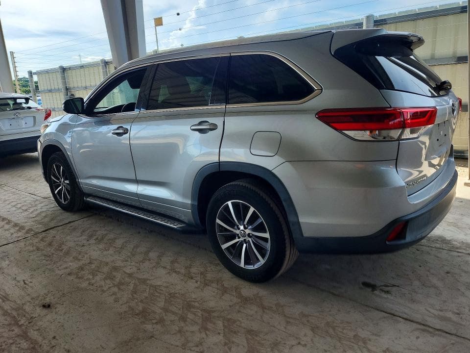 2017 TOYOTA HIGHLANDER XLE 2