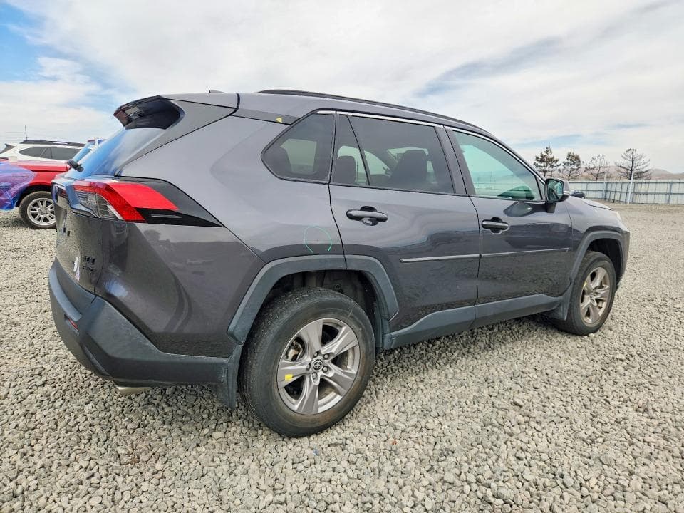 2022 TOYOTA RAV4 XLE 3