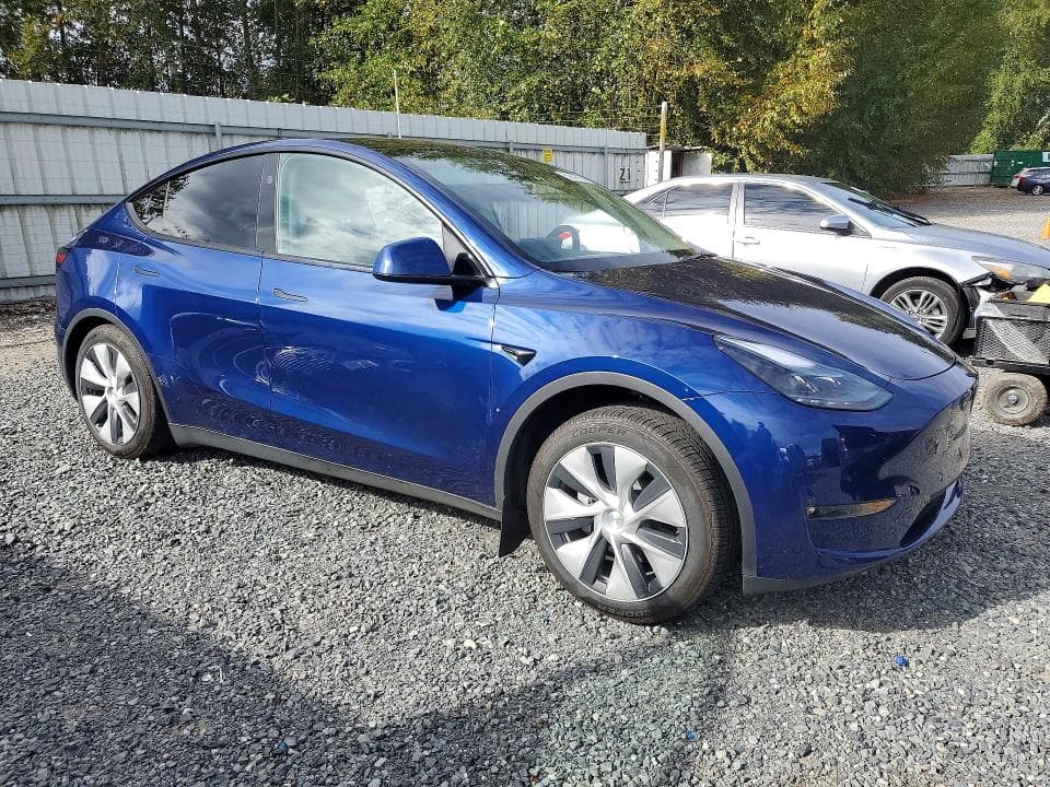 2024 TESLA MODEL Y 4