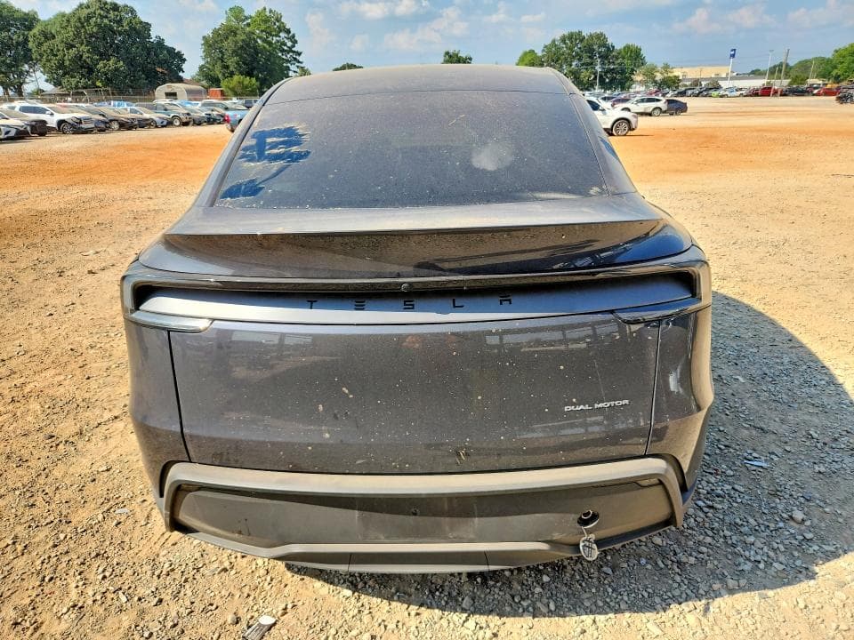 2026 TESLA MODEL Y 6