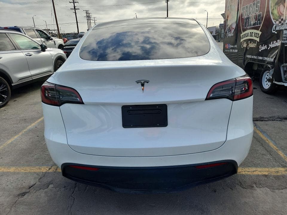 2024 TESLA MODEL Y 6