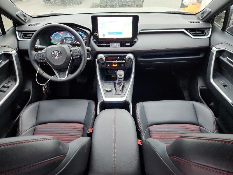 2025 TOYOTA RAV4 XSE 8