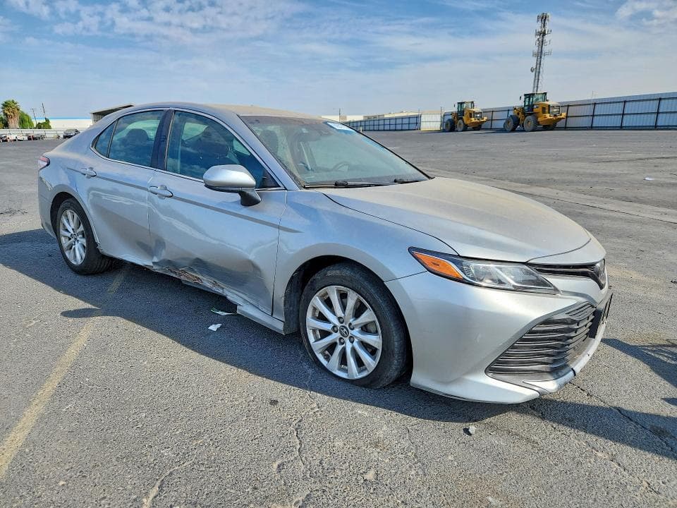 2018 TOYOTA CAMRY LE 4