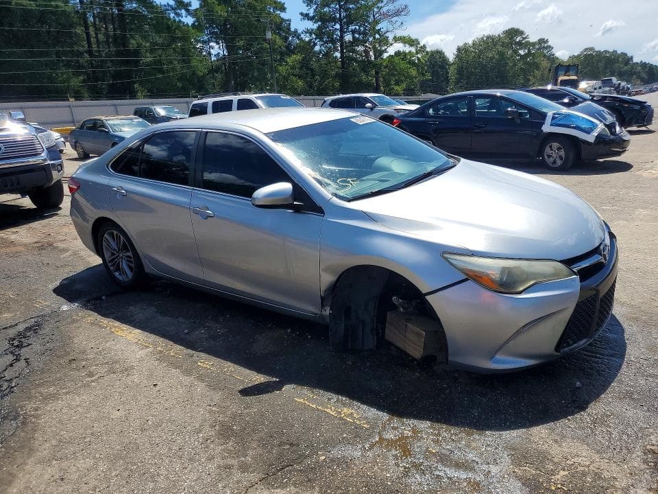 2017 TOYOTA CAMRY SE 4