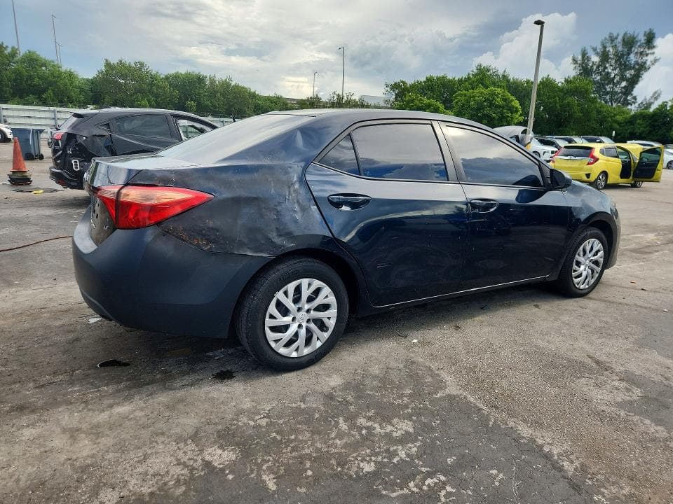 2018 TOYOTA COROLLA LE 3