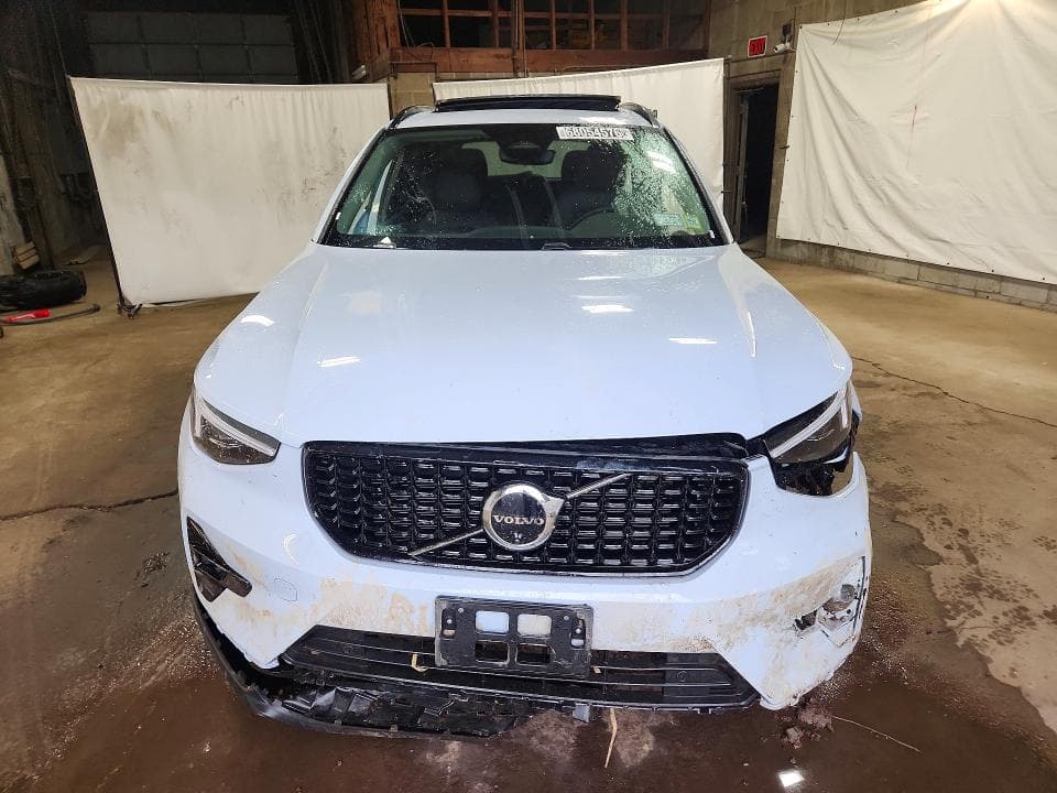 2026 VOLVO XC40 PLUS 5