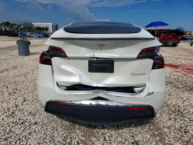 2024 TESLA MODEL Y 6