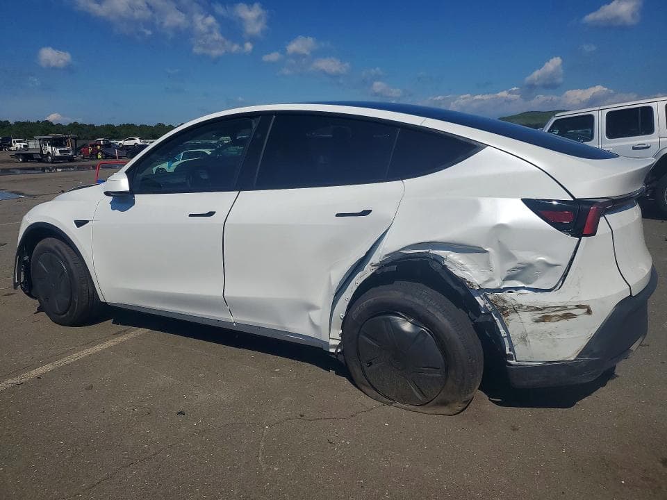 2026 TESLA MODEL Y 2