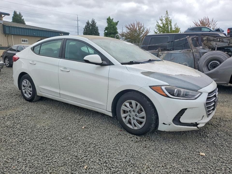 2017 HYUNDAI ELANTRA SE 4