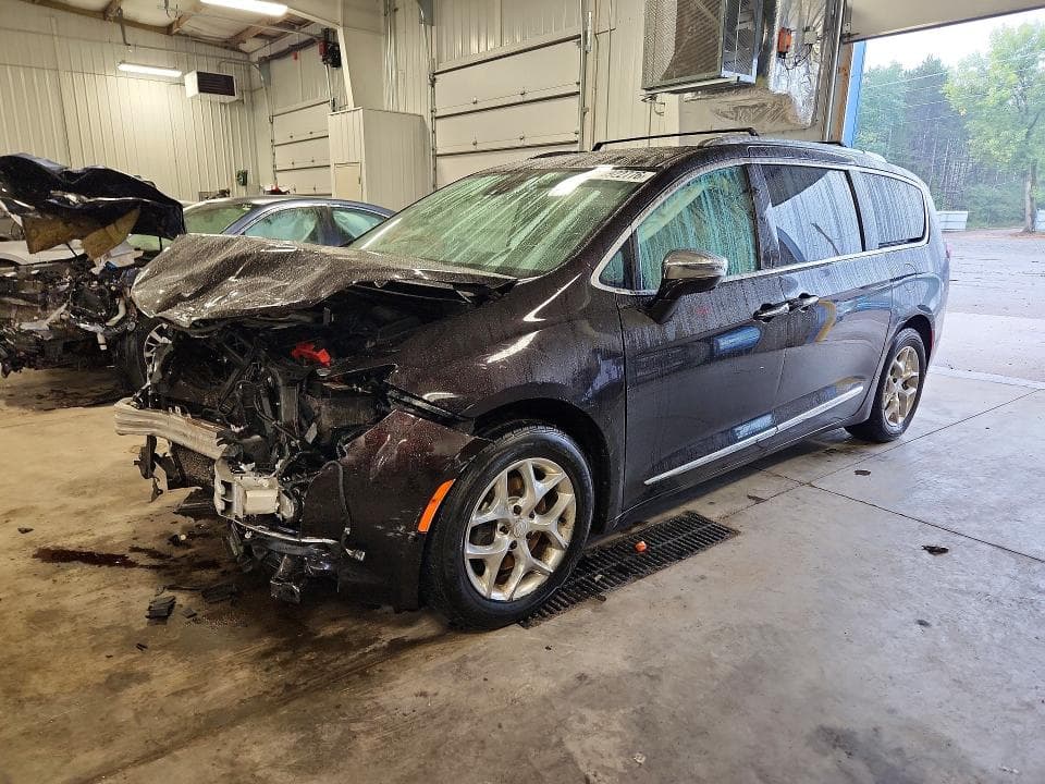 2017 CHRYSLER PACIFICA LIMITED - 1