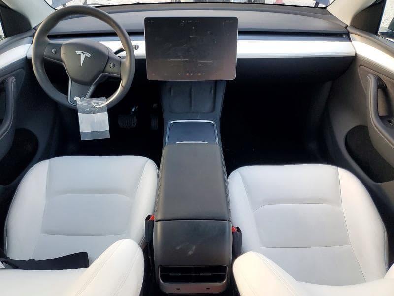 2025 TESLA MODEL Y 8