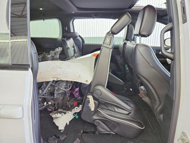 2025 CHRYSLER PACIFICA LIMITED 11