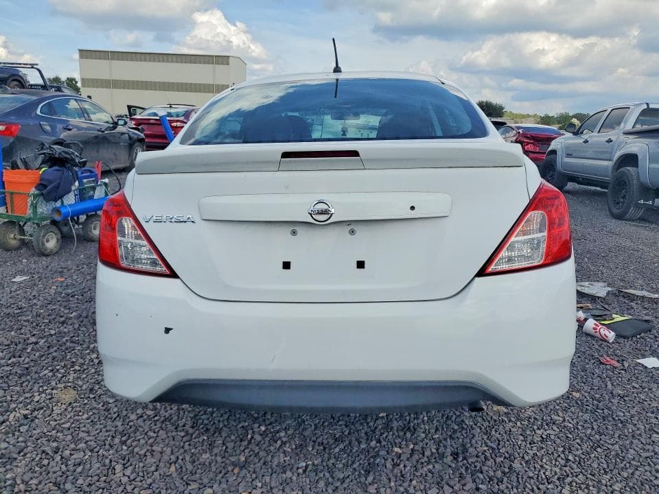 2018 NISSAN VERSA 6