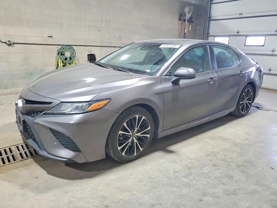 2018 TOYOTA CAMRY SE - 1