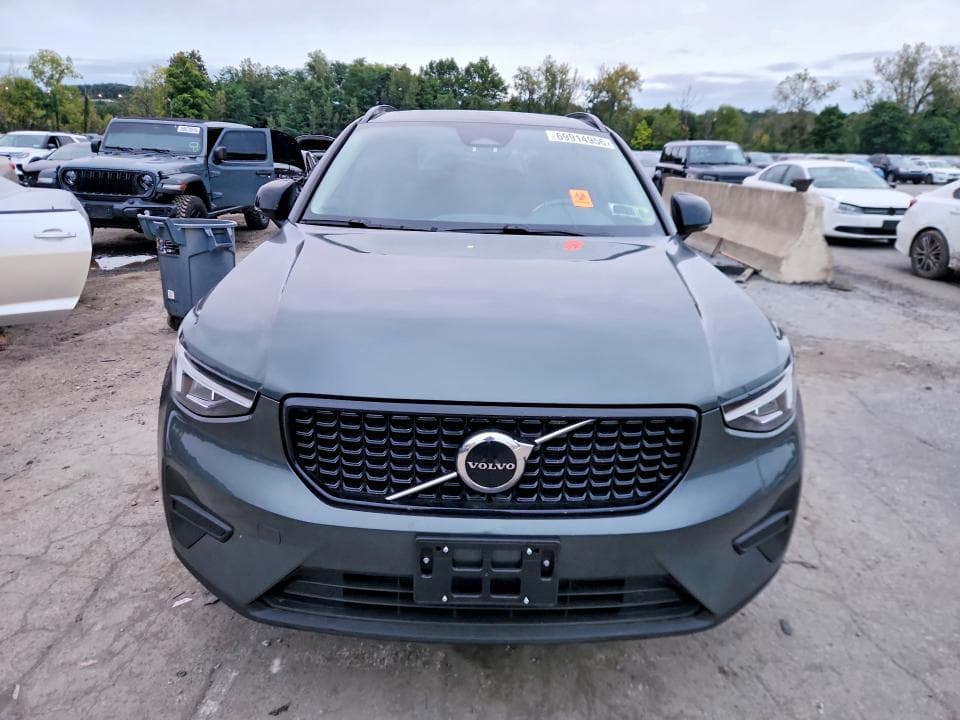 2026 VOLVO XC40 CORE 5