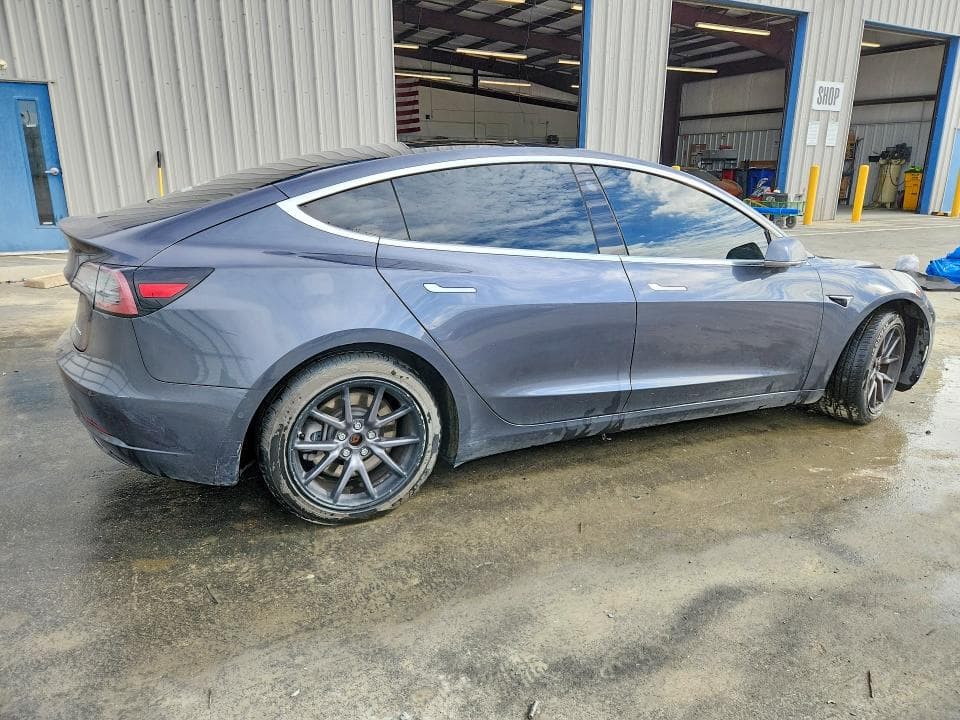 2018 TESLA MODEL 3 3