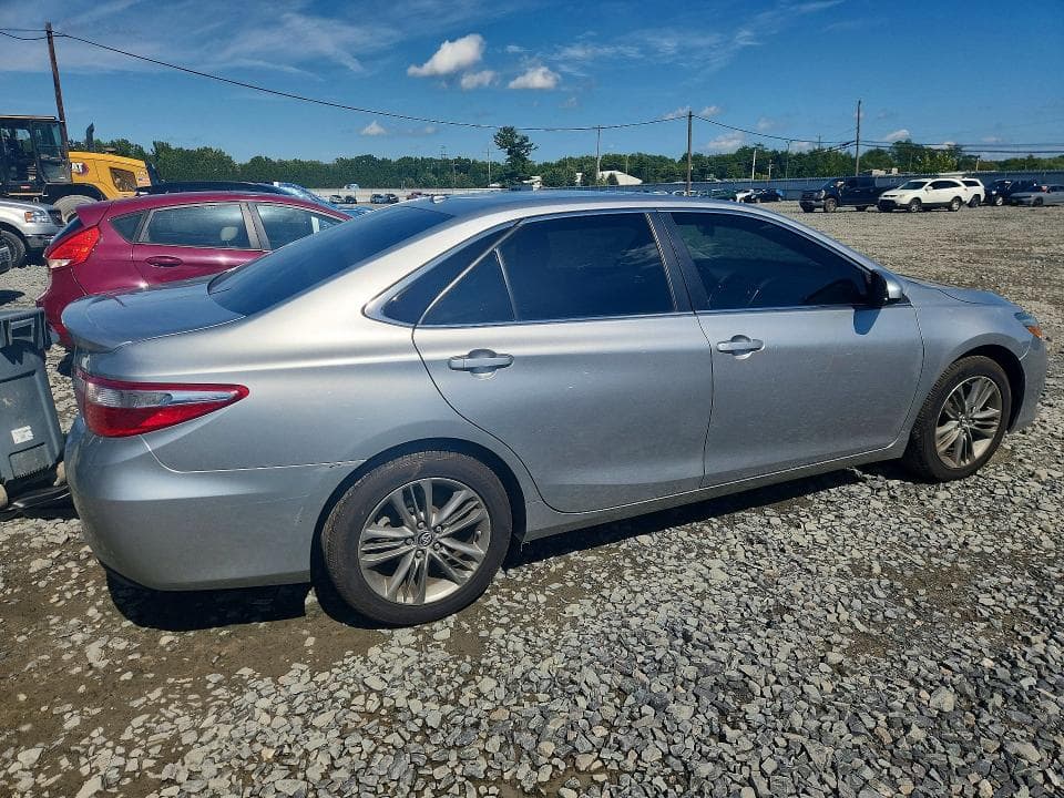 2017 TOYOTA CAMRY SE 3