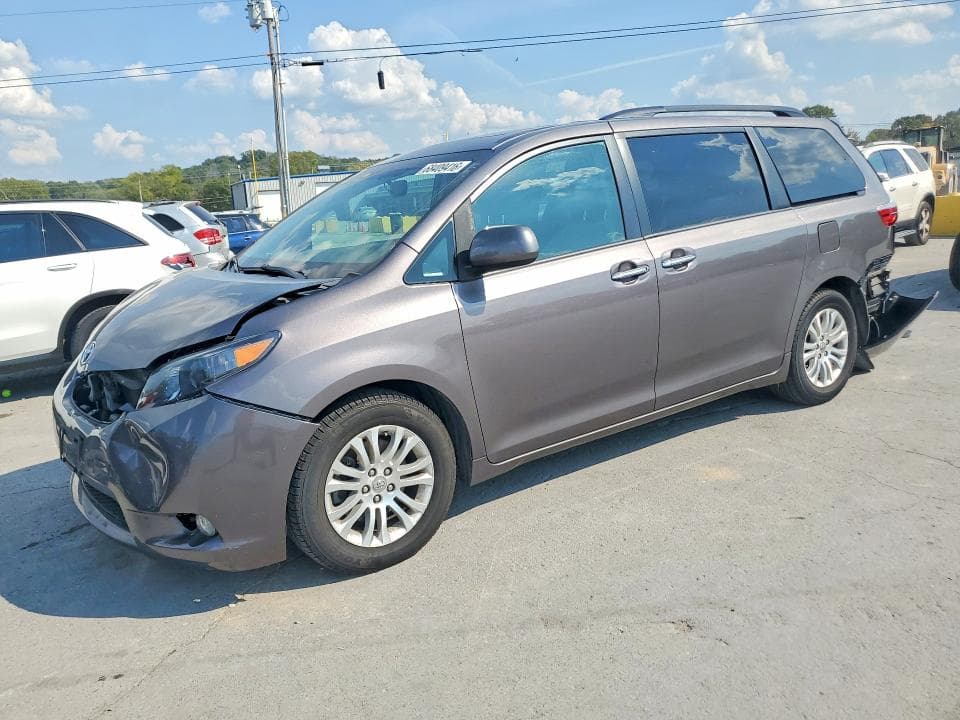 2017 TOYOTA SIENNA XLE PREMIUM 8-PASSENGER