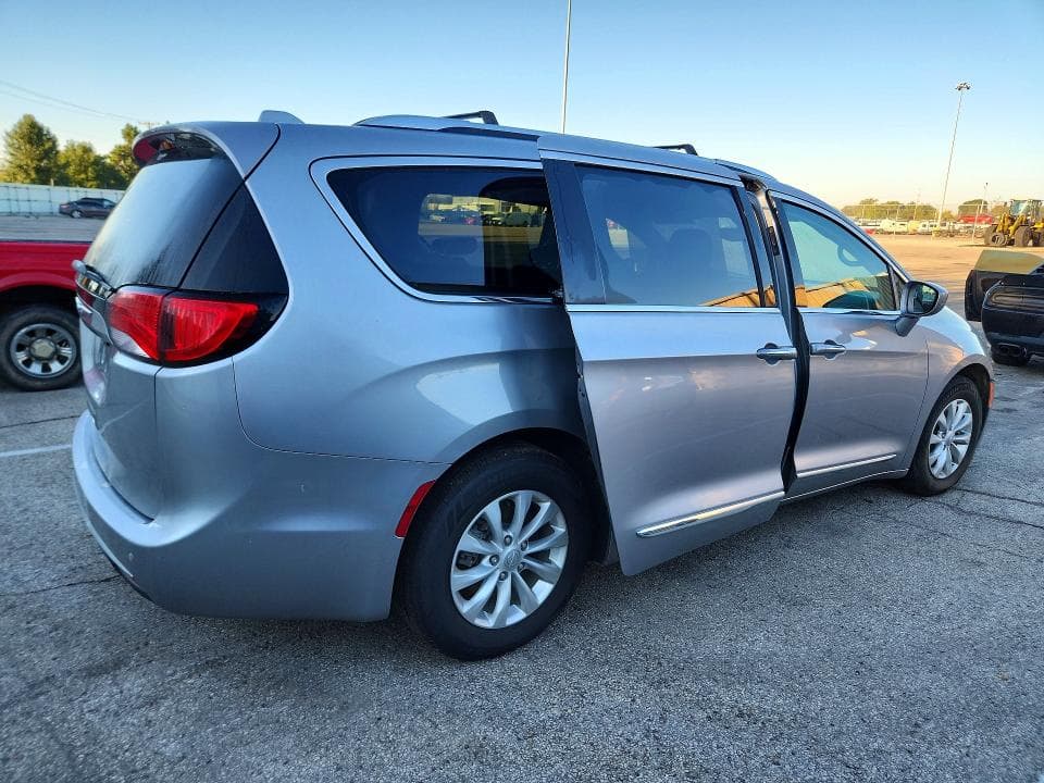 2019 CHRYSLER PACIFICA TOURING L 3