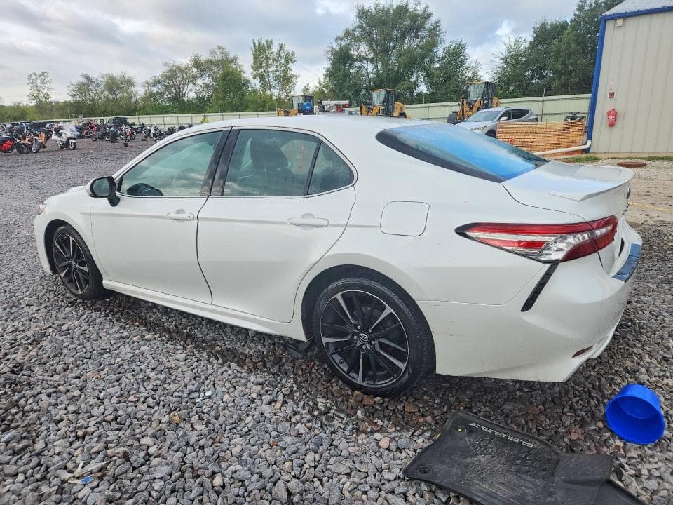 2018 TOYOTA CAMRY XSE 2