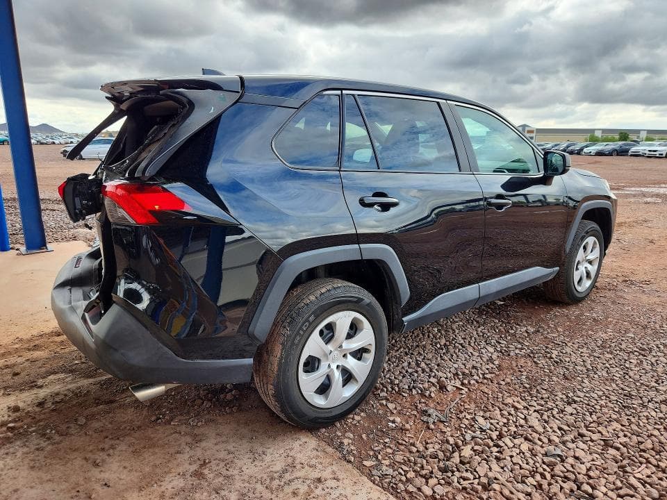 2023 TOYOTA RAV4 LE 3