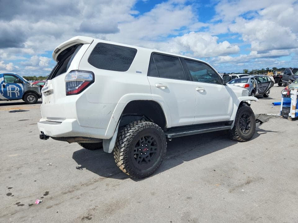 2019 TOYOTA 4RUNNER SR5 3