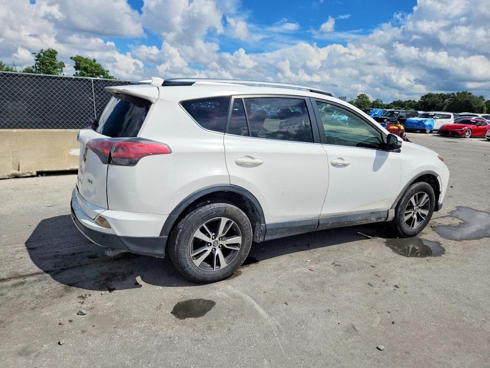 2017 TOYOTA RAV4 XLE 3