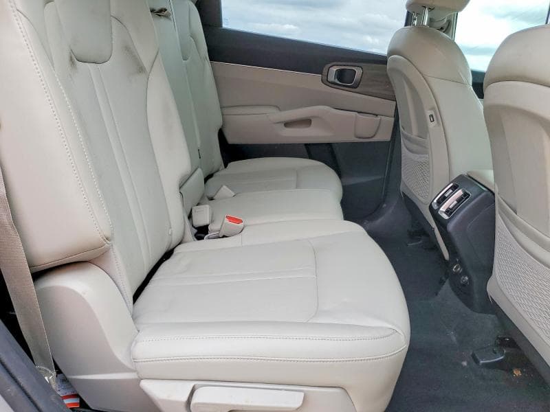 2023 KIA SORENTO S 11