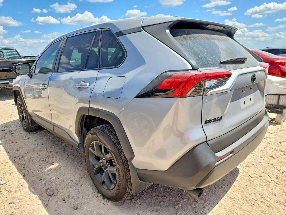 2022 TOYOTA RAV4 LE 2
