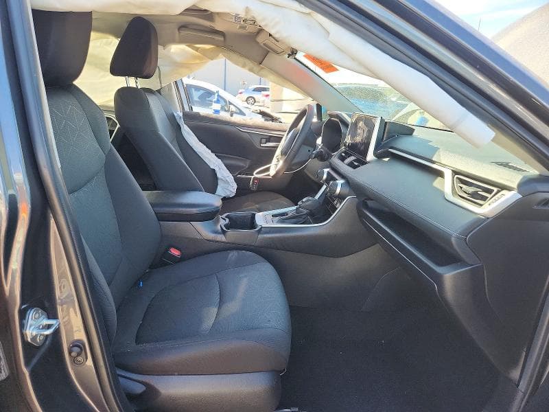 2024 TOYOTA RAV4 XLE 7