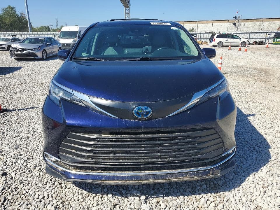2022 TOYOTA SIENNA XLE 5