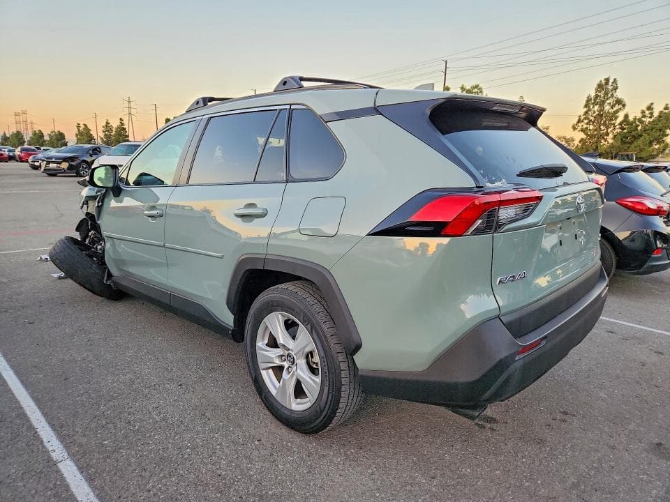 2021 TOYOTA RAV4 XLE 2
