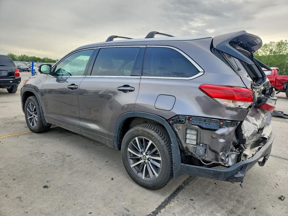 2018 TOYOTA HIGHLANDER XLE 2