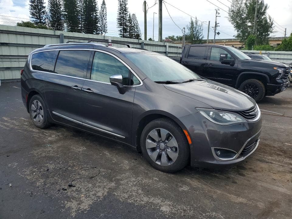 2018 CHRYSLER PACIFICA HYBRID LIMITED 4