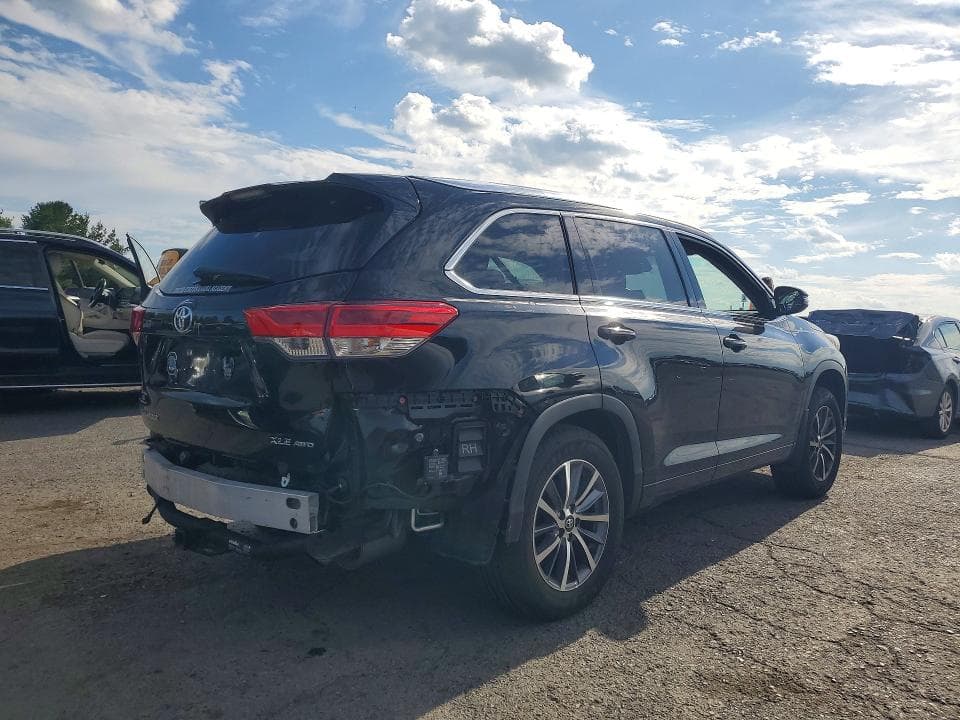 2017 TOYOTA HIGHLANDER XLE 3