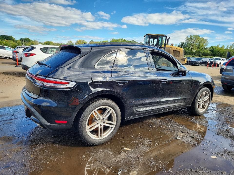 2025 PORSCHE MACAN BASE 3