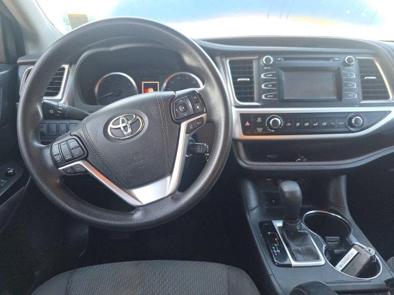 2017 TOYOTA HIGHLANDER LE 9