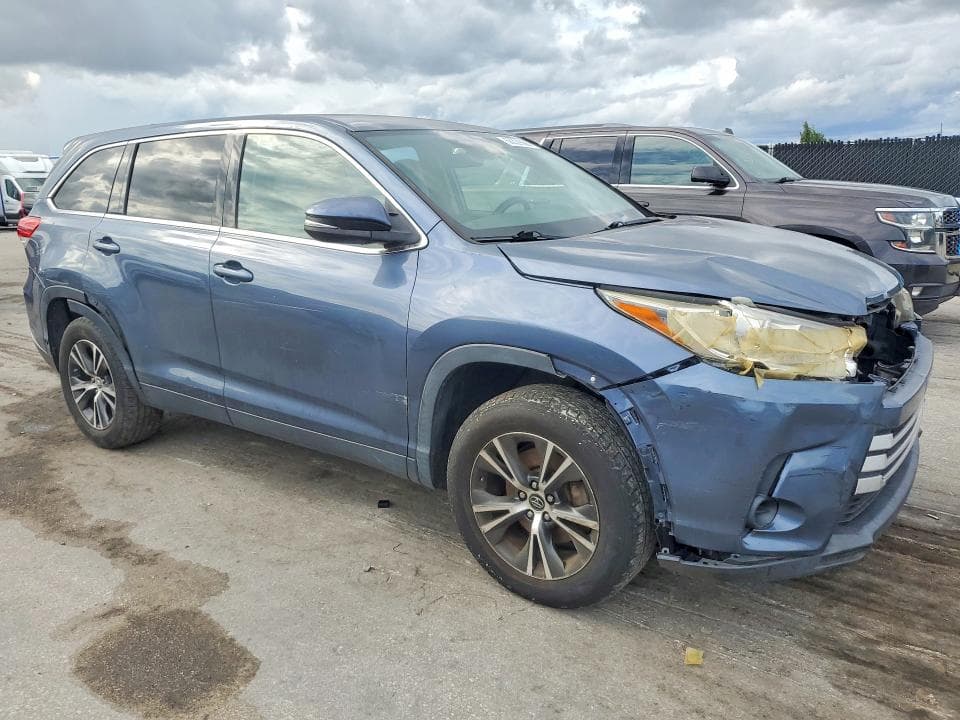 2019 TOYOTA HIGHLANDER LE 4