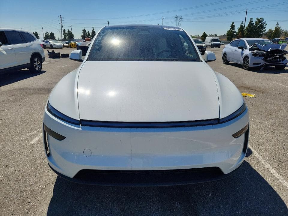 2026 TESLA MODEL Y 5
