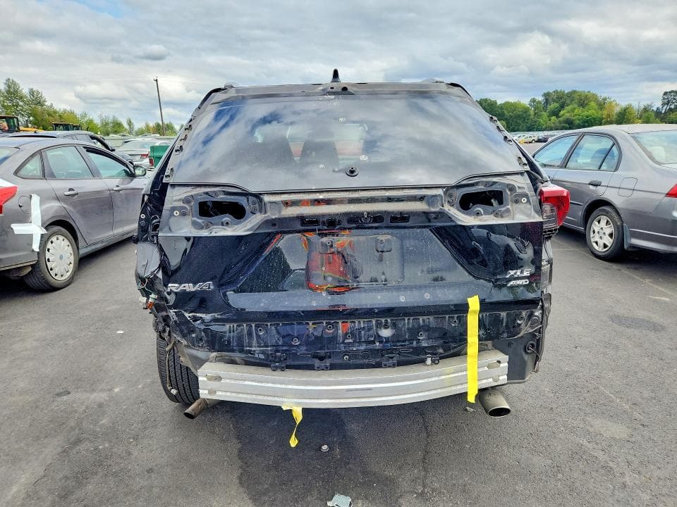 2019 TOYOTA RAV4 XLE 6