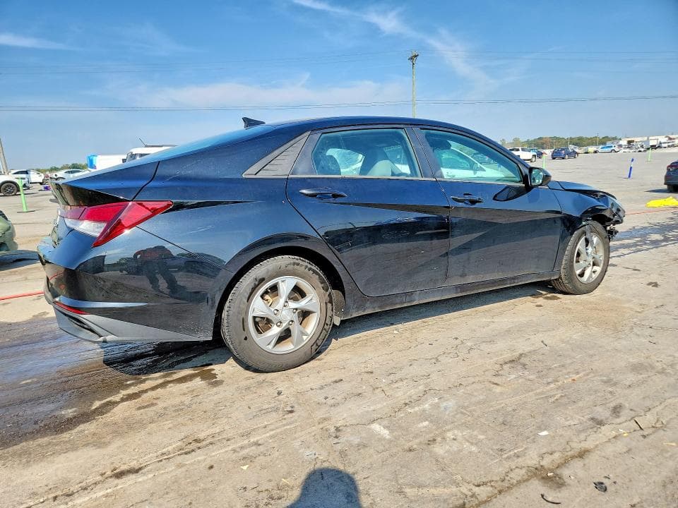 2023 HYUNDAI ELANTRA SE 3