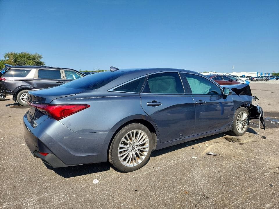2022 TOYOTA AVALON LIMITED 3