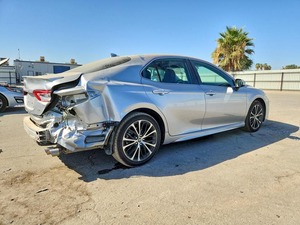 2020 TOYOTA CAMRY SE 3